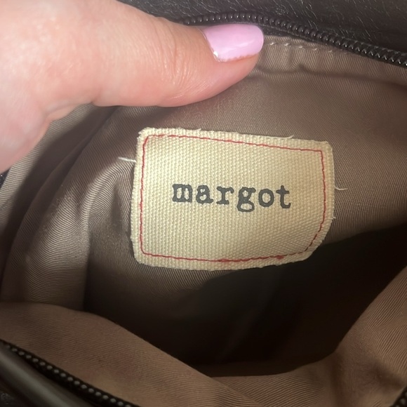 Margot Small Black Leather Minimalist Shoulder/Crossbody Bag with Zip Closure - Picture 3 of 9